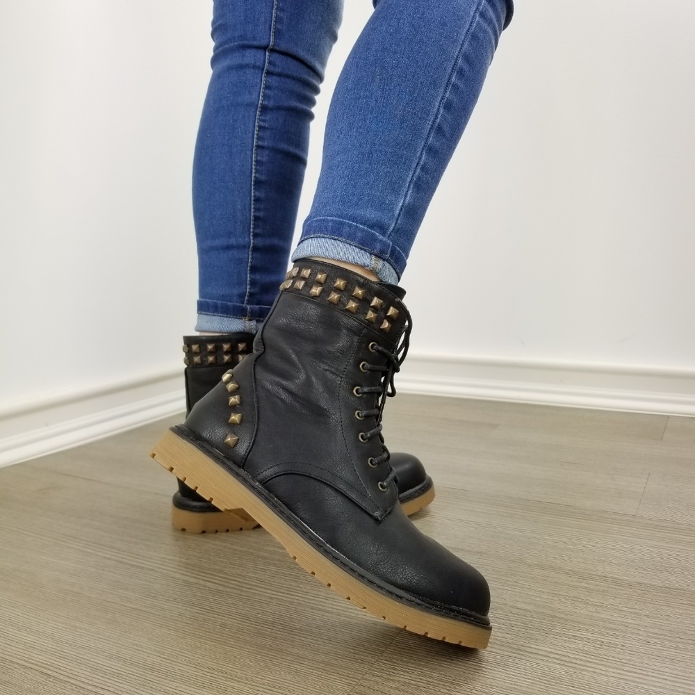 Rocker chick laced up combat boots w/ metal studs - Picture 2 of 8